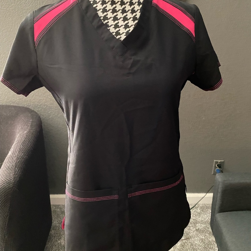 Med couture Scrub top